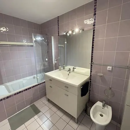 Heads - Full 72 M2 Apartment *